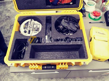 Trimble R8 Model 3 Bas Rover GPS kit with Trimble TSC2 Data Collector & hard case